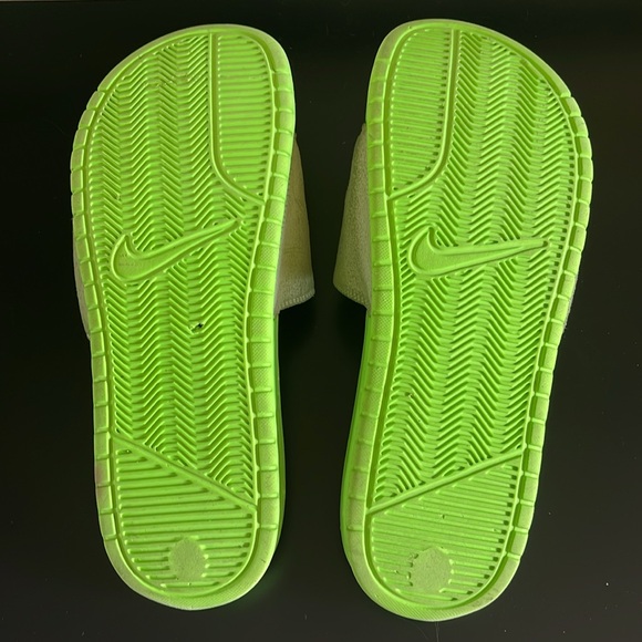 Nike Slides - Picture 5 of 11